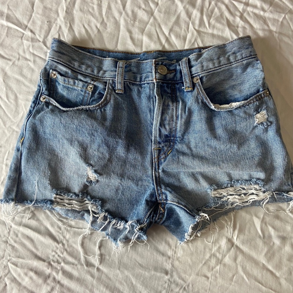 We The Free Denim Shorts Size 25 Ripped Distressed Light Wash‎